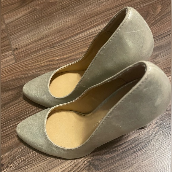 LC Lauren Conrad Champagne Gold Heels 💛 - Picture 2 of 4